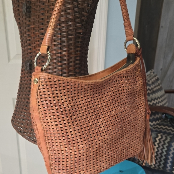 Elegant Brown Woven Handbag - Picture 4 of 15